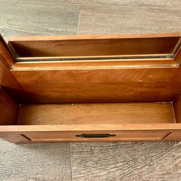 Vintage single post box mirror w 4. L 15. H 19 inch - Picture 10 of 15